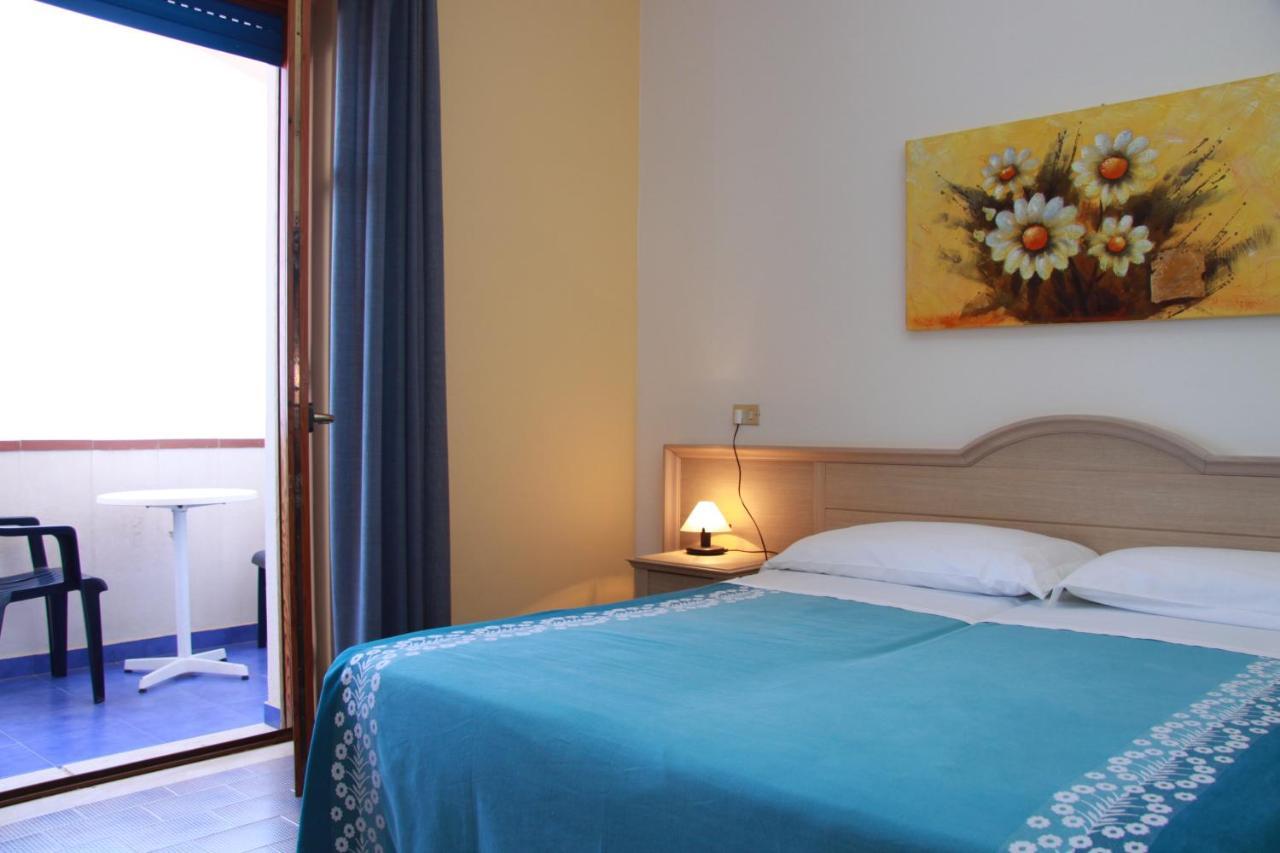 Hotel Il Gabbiano Beach Terme Vigliatore Exterior photo